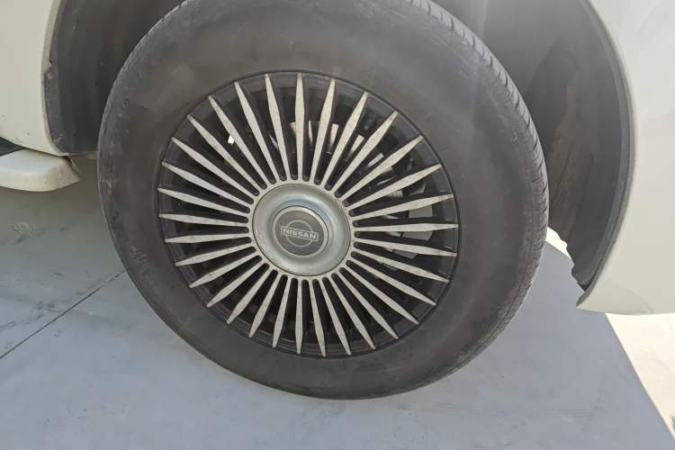 Used Nissan Patrol 2018 4.0L LinkedIn Edition Right Front Wheel Hub