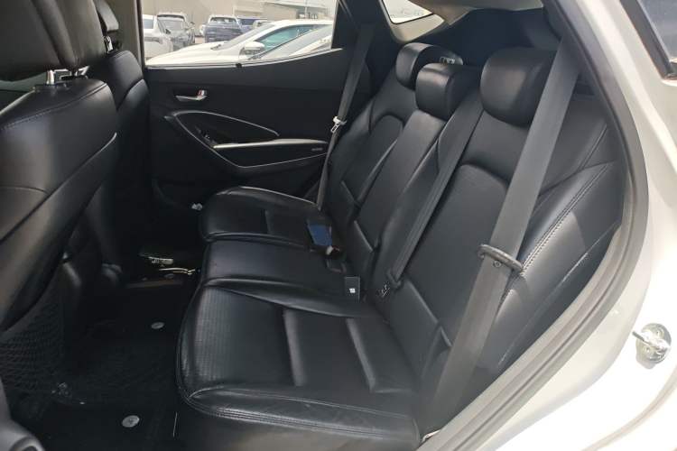 Used Hyundai Santa Fe 2013 2.4L Automatic Two-Wheel Drive Smart Version Left Rear Seat
