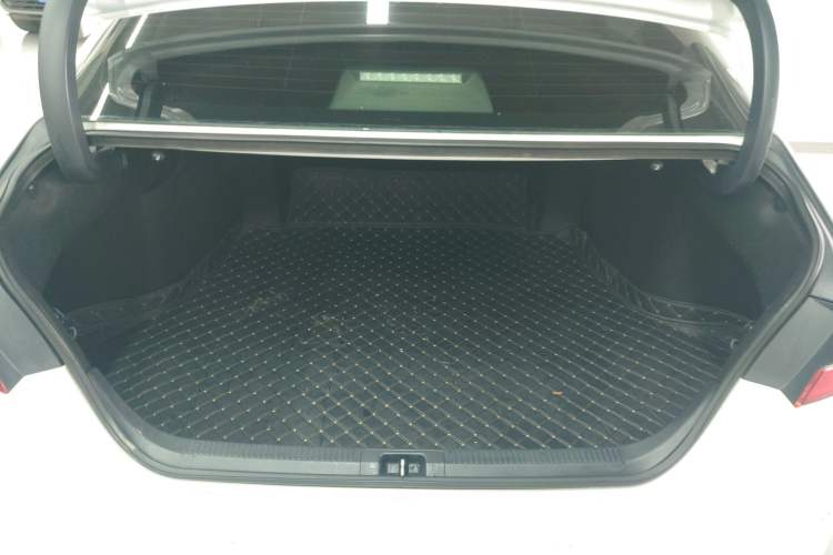 Used Toyota Camry 2018 Dual-Engine 2.5 HG Luxury Edition Trunk