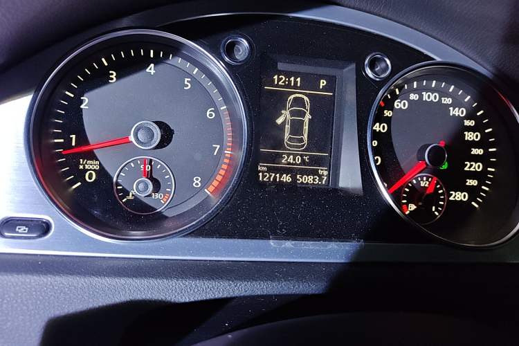 Used Volkswagen FAW-Volkswagen CC 2011 1.8 TSI Prestige Model Odometer Close Up