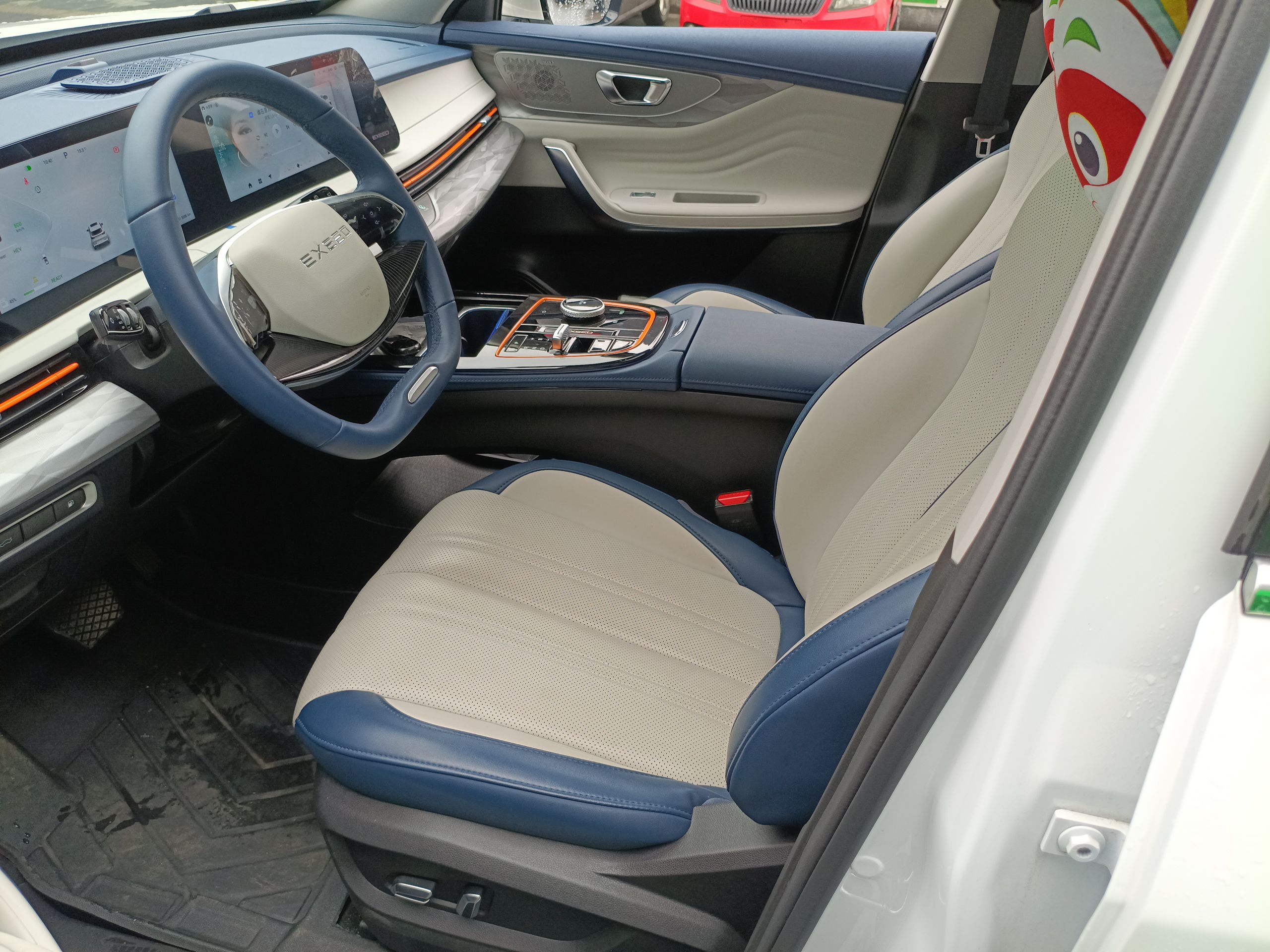 المقاعد الأمامية داخل السيارة