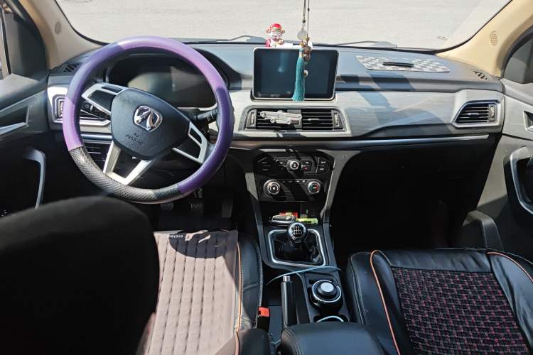 Used BAIC Weiwang M50F 2017 1.3T Standard Model Center Console