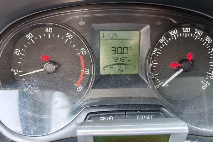 Used Skoda Fabia 2015 1.4L Manual Front-Wheel Drive Model Instrument Cluster