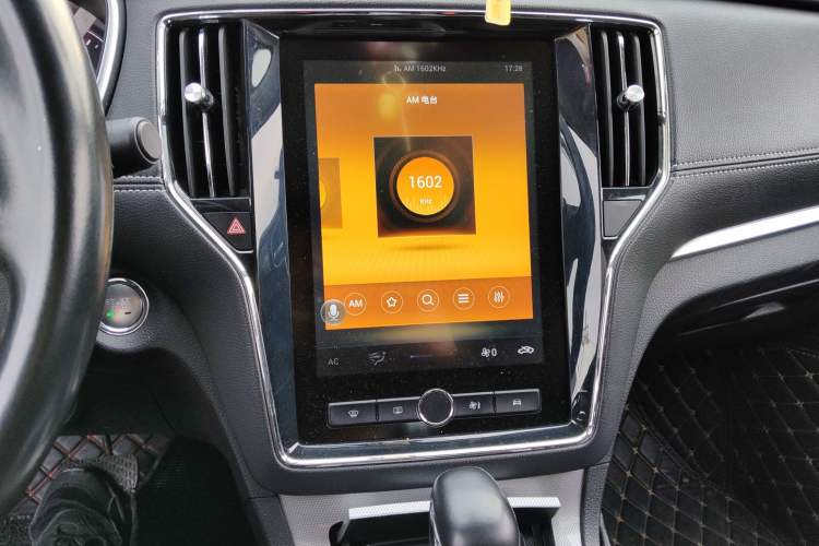 Used Roewe RX5 2019 20T Two-Wheel Drive Automatic 4G Connected Platinum Edition Audio And AC Panel