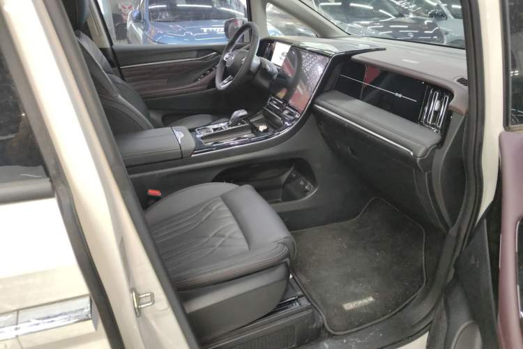 Used GAC Trumpchi M8 2024 Master Series 400T Prestige Edition
