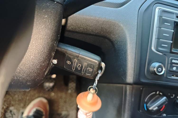 Used Volkswagen Jetta 2013 1.6L Manual Fashion Edition Vehicle Key