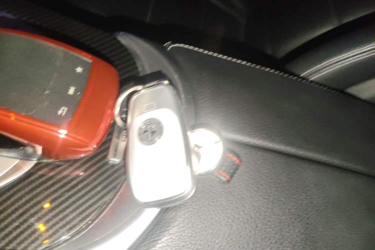 Used Mercedes-Benz GLC 2019 Facelift GLC 260 L 4MATIC Luxury Model Vehicle Key