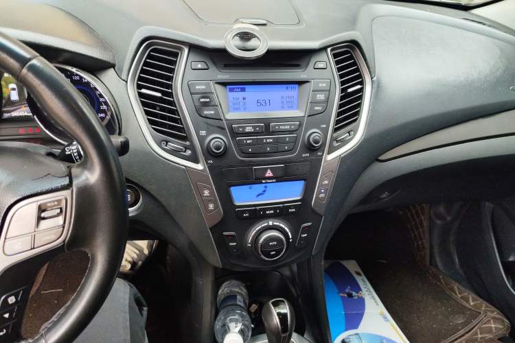 Used Hyundai Santa Fe 2013 2.4L Automatic Two-Wheel Drive Smart Version Audio And AC Panel