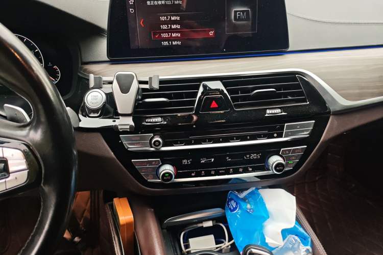 Used BMW 5 Series 2019 Facelifted 530Li Leading Edition Luxury Package Audio And AC Panel