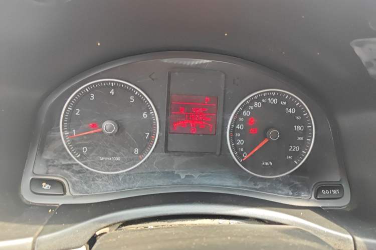 Used Volkswagen Bora 2011 1.6L Automatic Fashion Edition Odometer Close Up