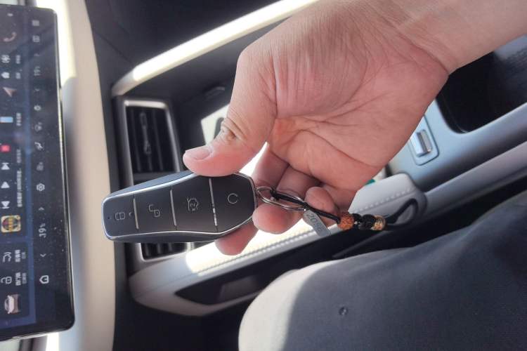 Used BYD Yuan UP 2025 Intelligent Driving Version 401 KM Dynamic Edition Vehicle Key