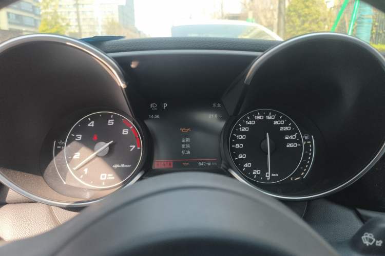 Used Alfa Romeo Giulia 2017 2.0T 280HP Luxury Edition
