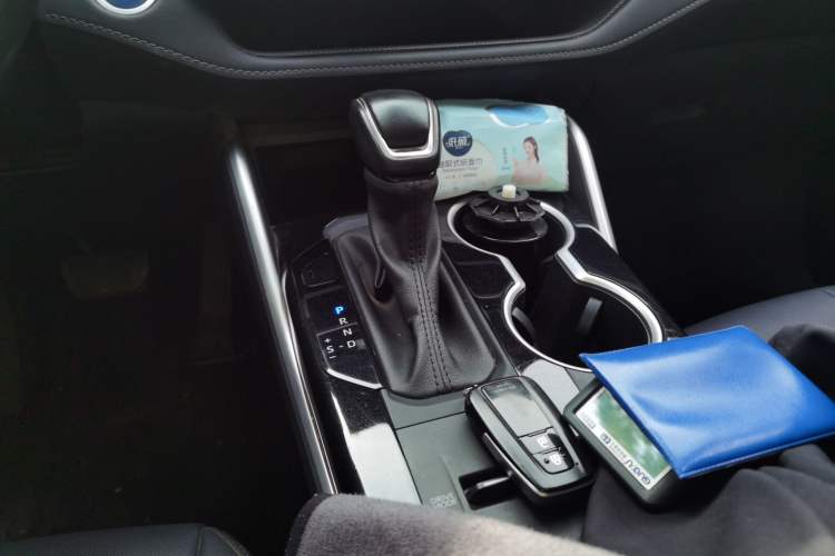 Used Toyota Highlander 2022 Dual-Engine 2.5L Four-Wheel Drive Luxury Edition 7 Seats Gear Lever