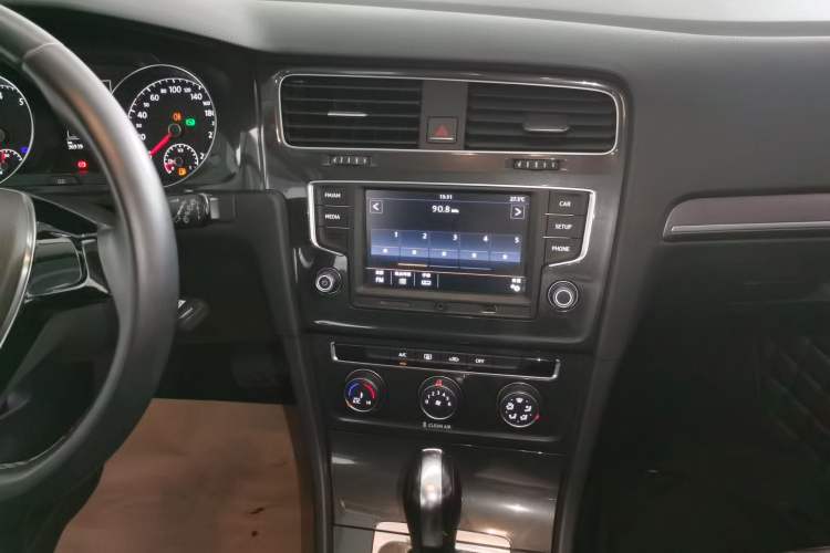 Used Volkswagen Golf 2017 1.6L Automatic Comfort Million-Vehicle Anniversary Edition