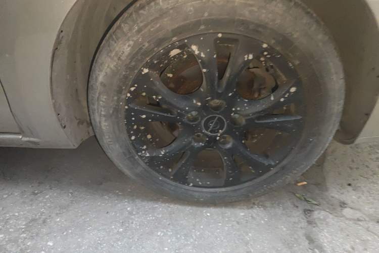 Used Haima Fumei 2014 M5 1.6L Manual Elite Model Right Front Wheel Hub