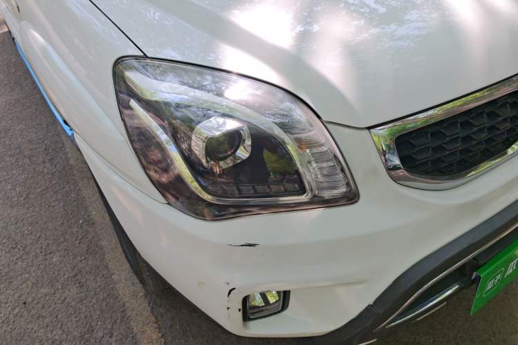 Used Kia Sportage 2013 2.0L Manual Two-Wheel Drive GL Trim Right Front Headlight