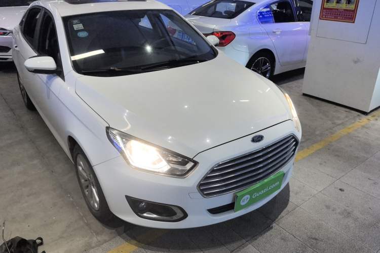 Used Ford Escort 2017 Happiness Edition 1.5L Automatic Fashion Version Front Right 45 Deg