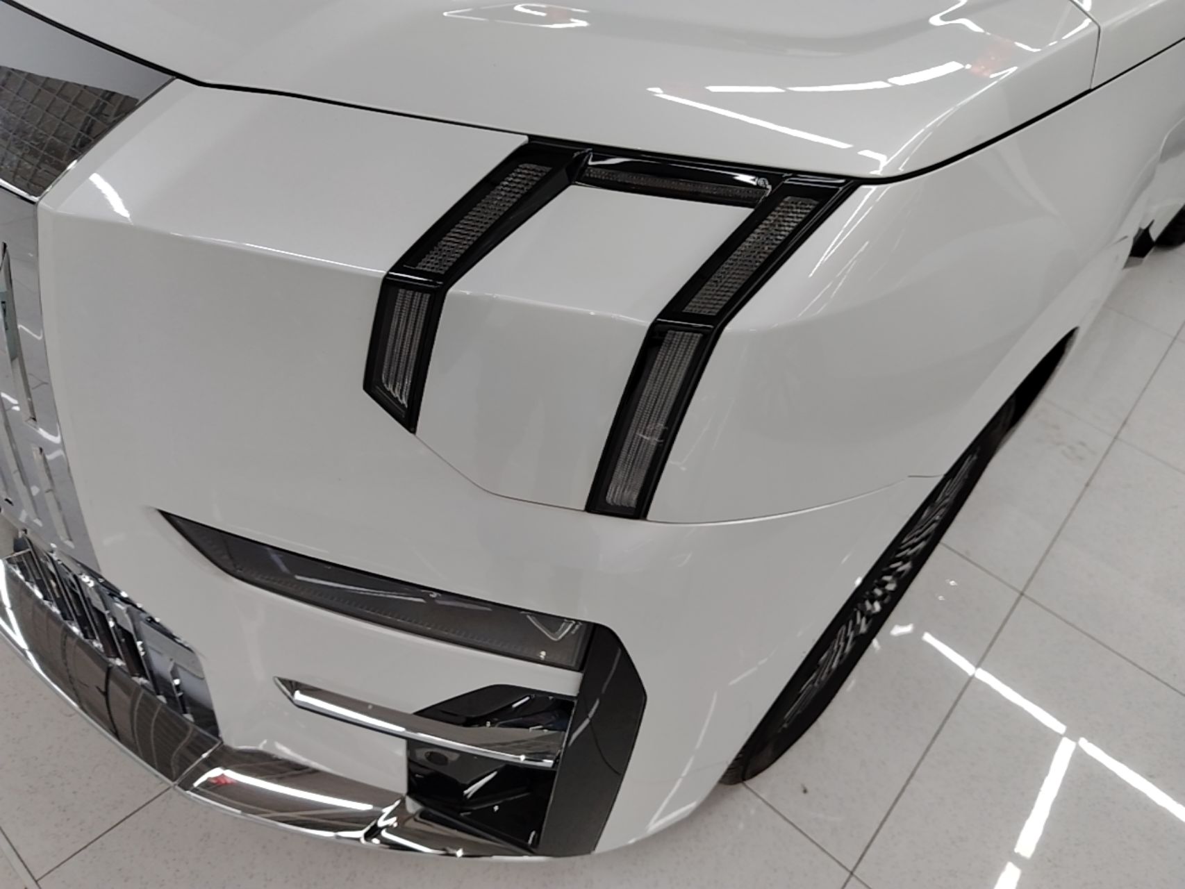 Zeekr 009 2024 7-Seater Walk-Through Version Four-Wheel Drive 108 kWh — снимка 8