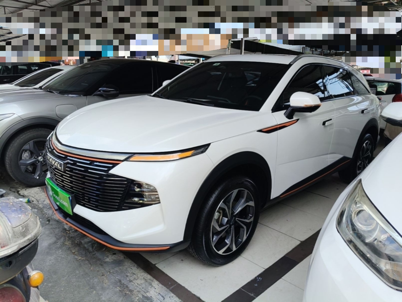 Под передней частью автомобиля