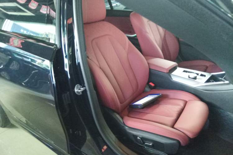 Used BMW 3 Series 2025 330Li M Sport Shadowline Package Right Front Seat