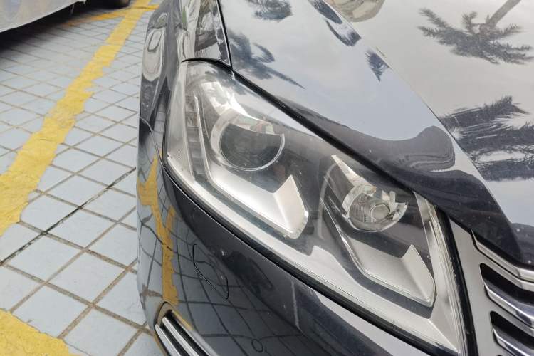 Used Volkswagen Magotan 2015 1.8TSI Luxury Model Right Front Headlight