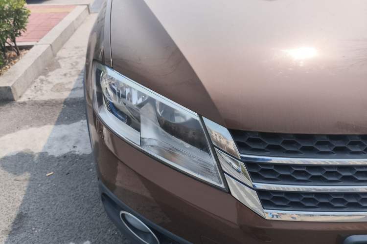 Used Volkswagen Cross Lavida 2014 1.6L Automatic Right Front Headlight