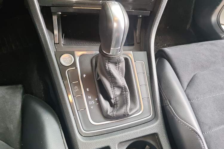 Used Volkswagen Golf 2018 230TSI Automatic Luxury Version Gear Lever