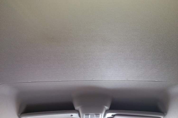 Used SAIC MAXUS Xintu V80 2023 2.0T Manual Classic Aoyuntong Short Wheelbase Mid-Roof 5/6-Seater