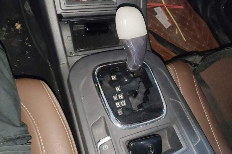 Used BYD S7 2015 2.0T Upgraded Automatic Luxury Version Gear Lever