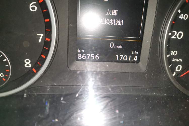 Used Volkswagen Tiguan 2015 1.8TSI Automatic Two-Wheel Drive Luxury Model Odometer Close Up