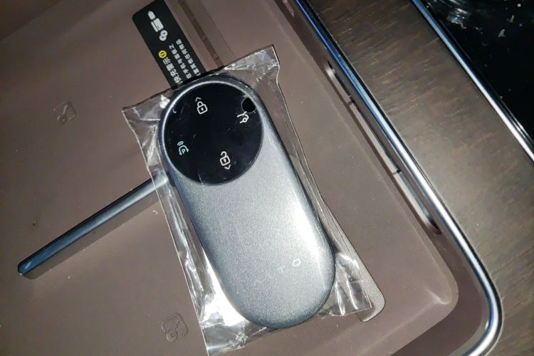 Used Hima AITO M9 2025 Extended-Range Ultra Version 52 kWh 6-Seater Vehicle Key