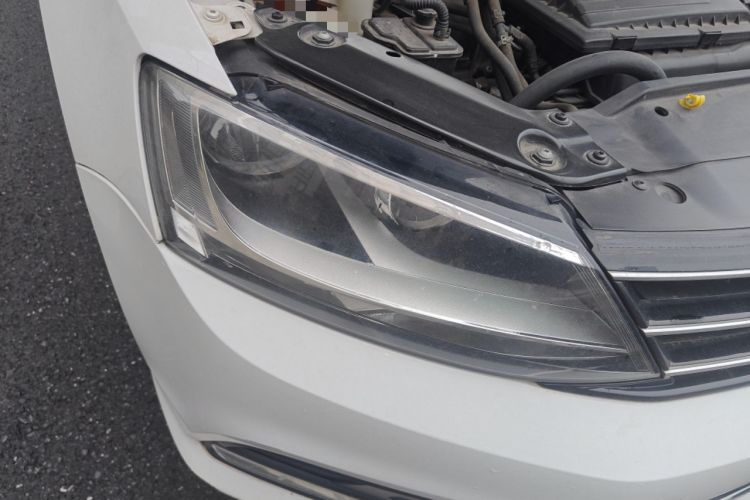 Used Volkswagen Sagitar 2017 230TSI Automatic Comfort Version Right Front Headlight