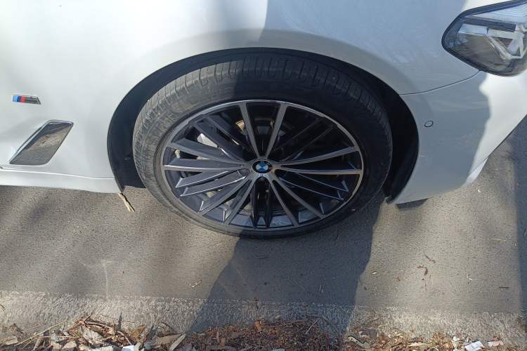 Used BMW 5 Series 2022 Revised Version 530Li xDrive M Sport Package Right Front Wheel Hub