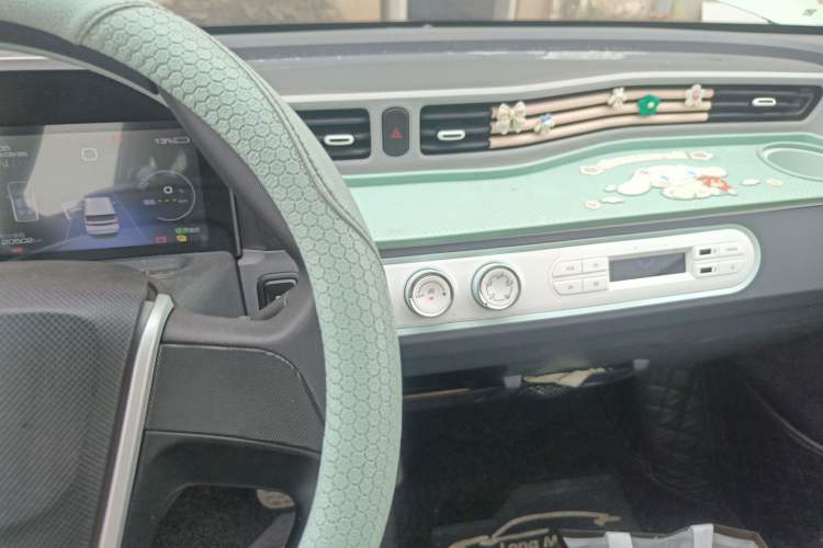 Used Wuling Hongguang MINIEV 2021 Macaron Sandwich Model 120 km Lithium NMC