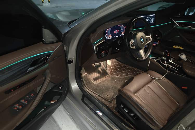 Used BMW 5 Series 2021 530Li Luxury Edition M Sport Package Driver Seat