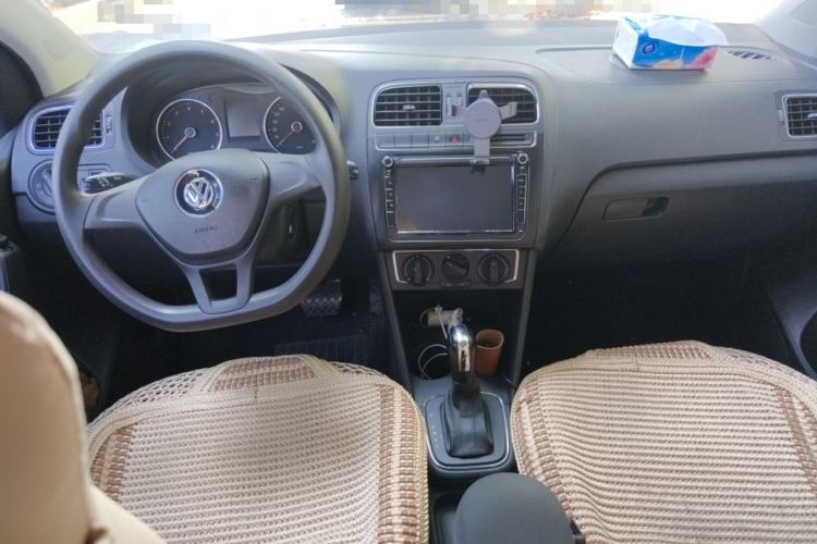 Used Volkswagen Polo 2014 1.6L Automatic Comfort Edition Center Console