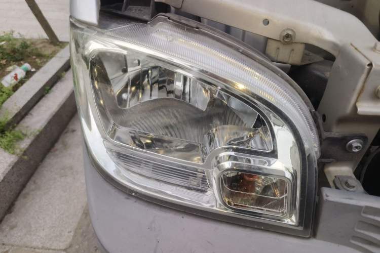 Used Wuling Zhiguang 2015 1.2L S Practical Model LSI Right Front Headlight