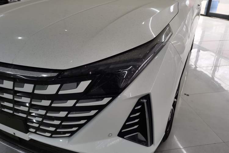 Used Changan UNI-Z New Energy 2024 Blue Whale Smart Electric iDD 125km Beyond Edition