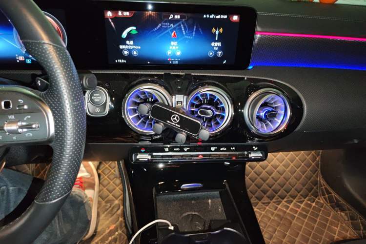 Used Mercedes-Benz A-Class 2022 Revised Version A 200 L Sport Sedan Fashionable Style