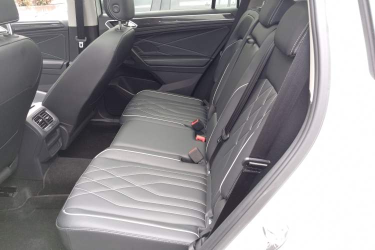 Used Volkswagen Tiguan L 2024 300TSI Automatic Two-Wheel Drive Smart Edition Left Rear Seat