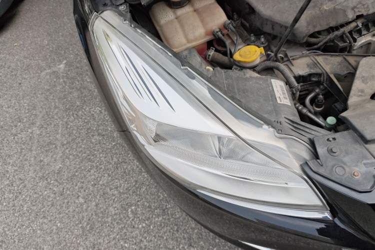 Used Ford Kuga 2015 1.5L GTDi Two-Wheel Drive Fashion Edition Right Front Headlight