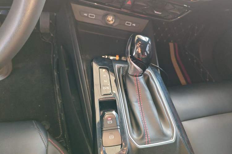 Used MG 5 2022 180 DVVT CVT Youth Luxury Edition Gear Lever