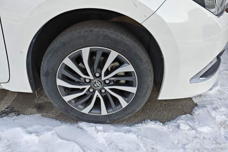 Used Toyota Corolla 2016 Dual-Engine 1.8L E-CVT Luxury Edition