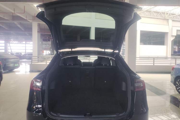 Used Tesla Model Y 2022 Long-Range All-Wheel-Drive Version