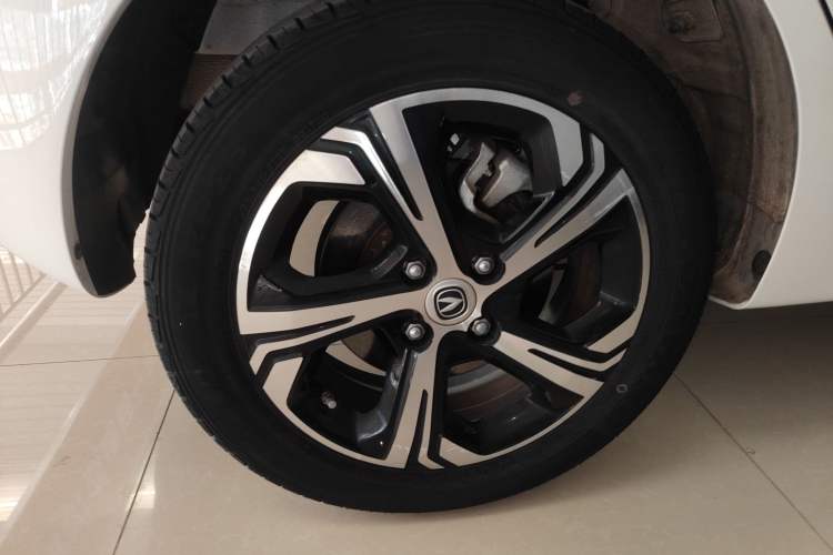 Used CHANGAN Benni E-Star 2022 Qingxin Edition Colorful Model Lithium Iron Phosphate Right Rear Wheel Hub