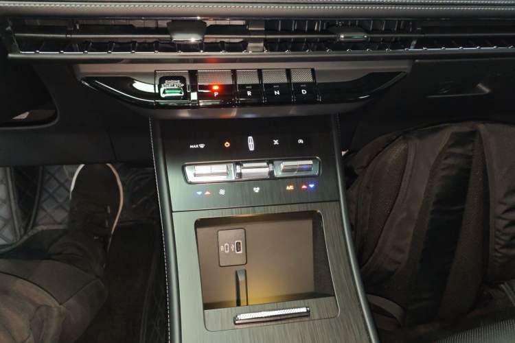 Used Lincoln Corsair 2023 2.0T Two-Wheel Drive Luxury Edition Gear Lever