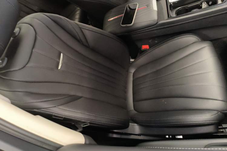 Used Hongqi H5 2023 1.5T DCT Smart Connect Flagship Edition Right Front Seat