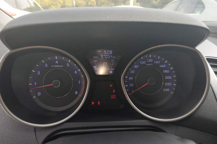 Used Hyundai Elantra (5th Generation / Langdong) 2016 1.6L Automatic Smart Version