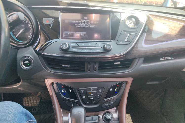 Used Buick Envision 2017 20T Two-Wheel Drive Luxury Model Audio And AC Panel