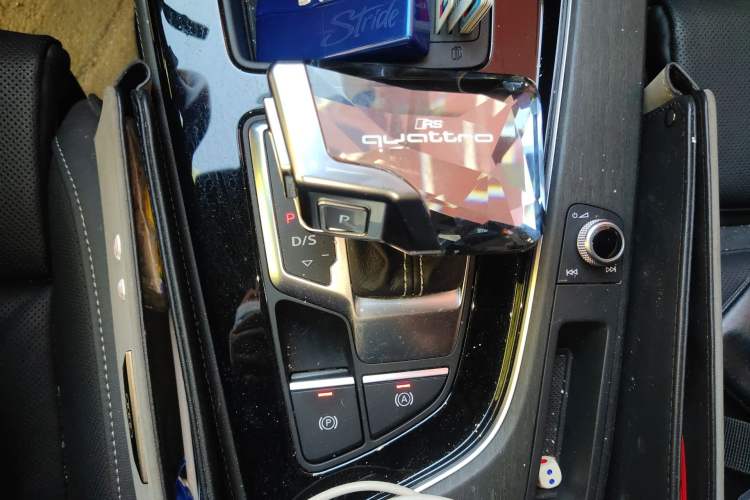 Used Audi A4L 2023 40 TFSI Luxury Dynamic Model Gear Lever